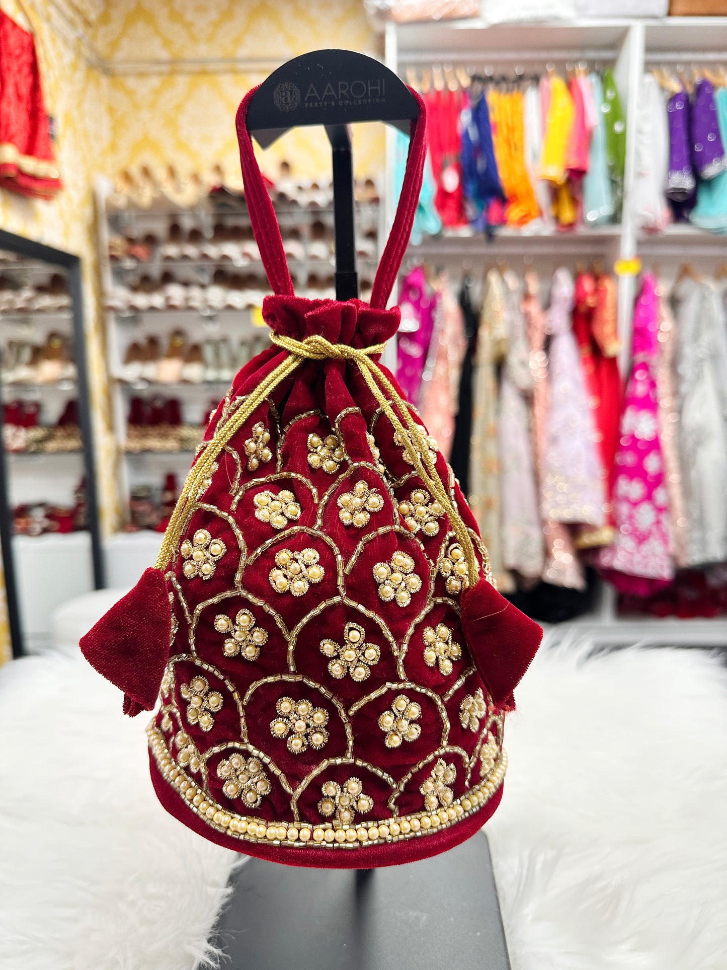 Thaili Pouch Moti-Close