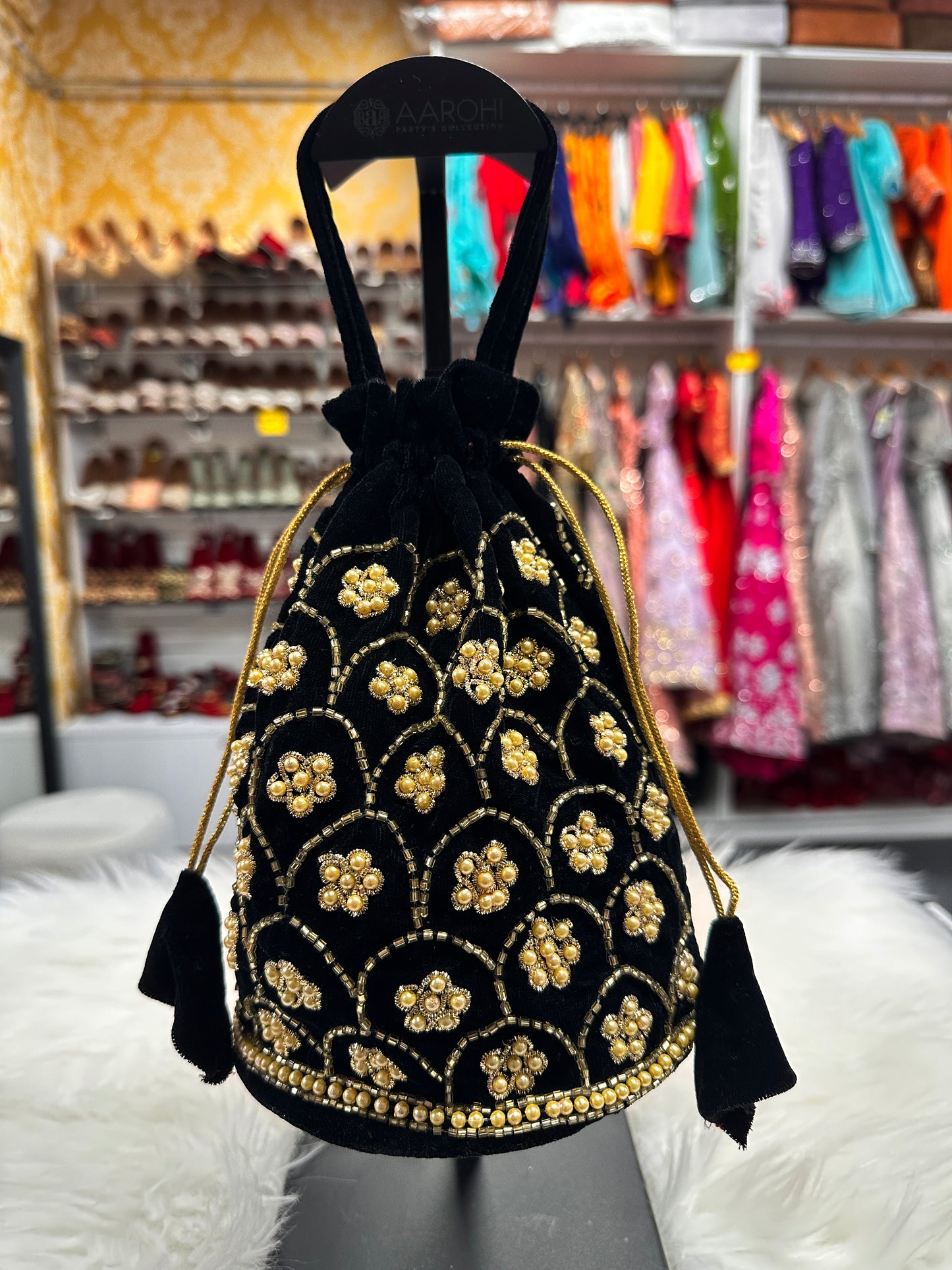 Thaili Pouch Moti-Close